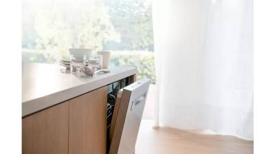 24" Bosch 500 Series Dishwasher - SHPM65Z55N