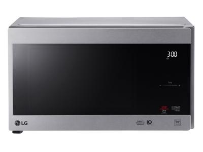 LG 0.9 cu. ft. NeoChef Countertop Microwave with Smart Inverter and EasyClean - LMC0975ST